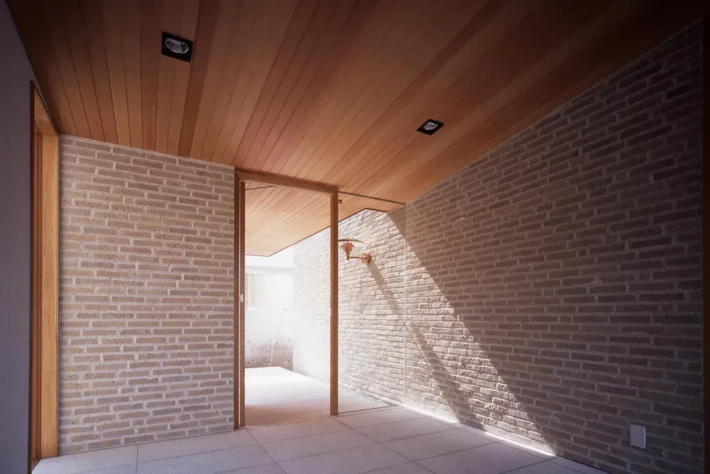 08 House in Okayamaの玄関