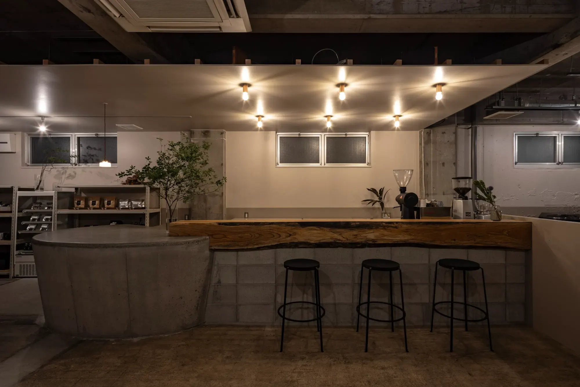 R ART OF COFFEE Chiyoda interior
