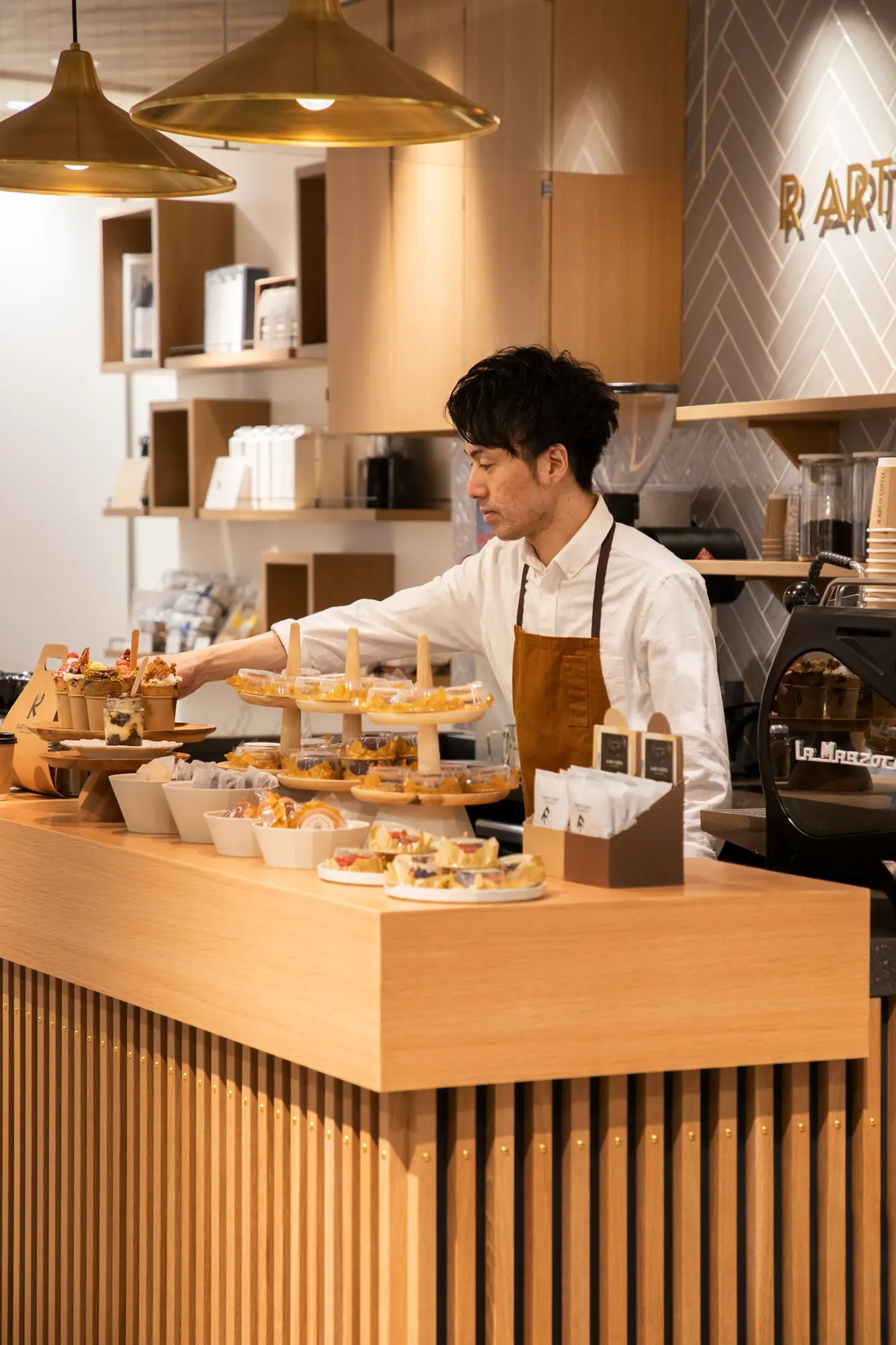 R ART OF COFFEE Matsuzakaya interior